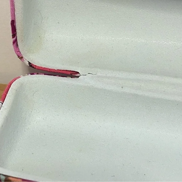 Vera Bradley Clamshell Eyeglass Case 'Call me Coral' (?) - Picture 5 of 6